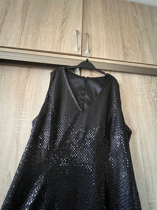 Sukienka sylwestrowa cekinowa maxi