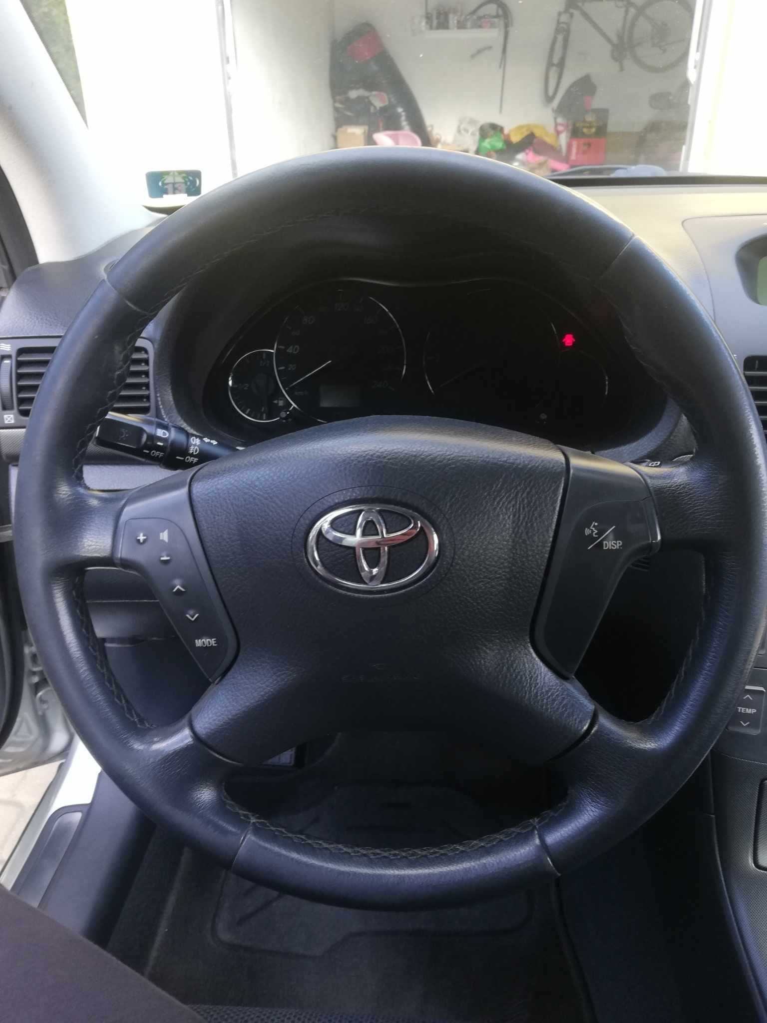 Toyota Avensis 1.8 benzyna