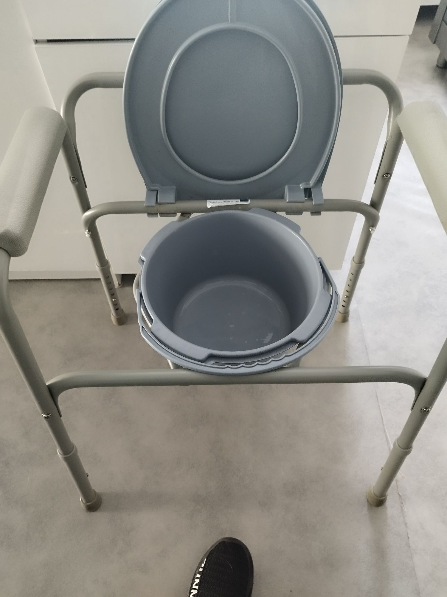Krzesło sedesowe sanitarne WC