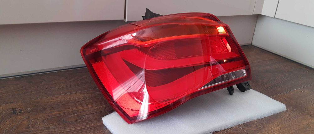 Lewa lampa tył bmw 1 f20 2016