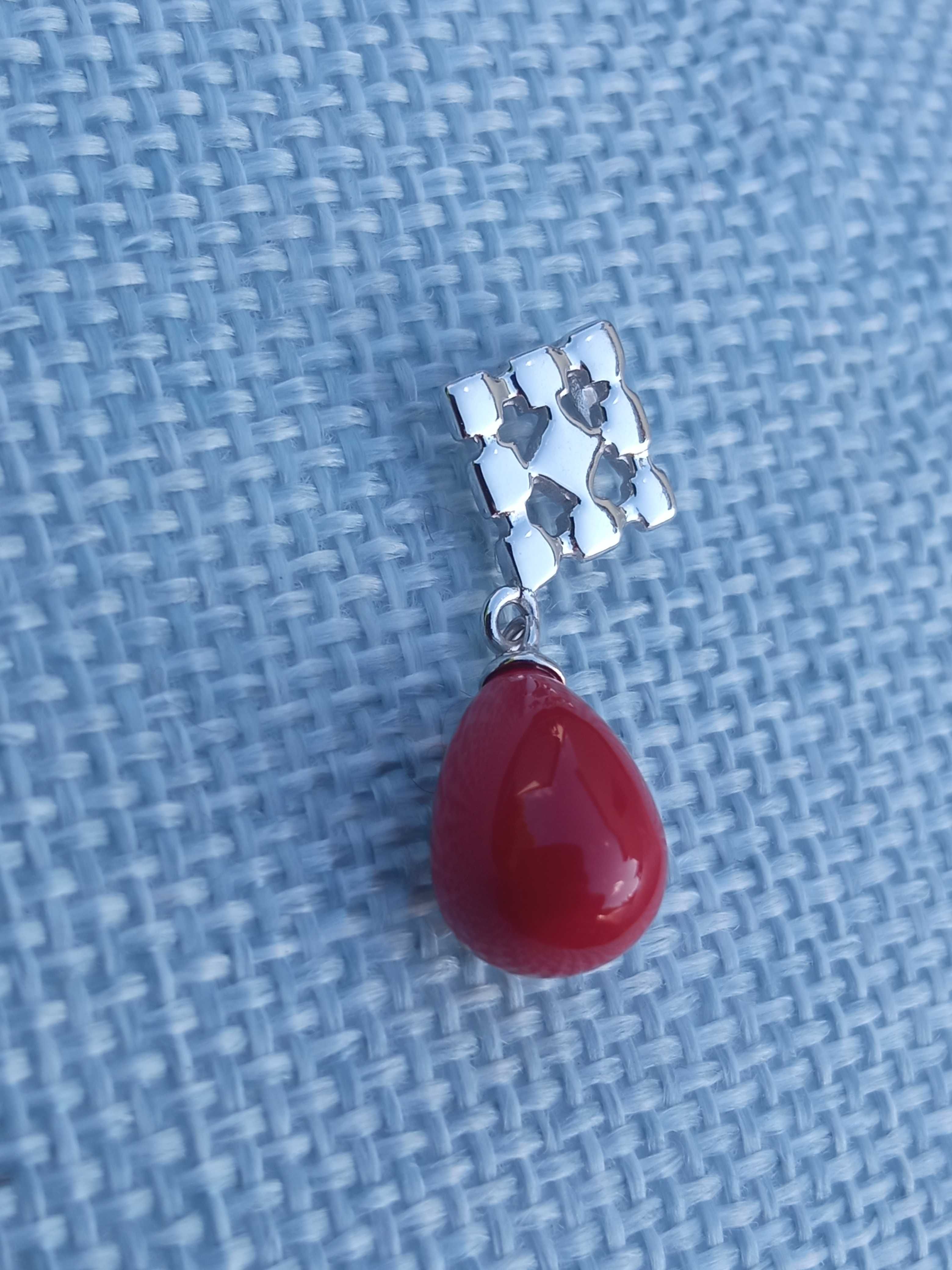 Srebrna zawieszka z koralem Sterling Silver 925 1,22 g Wisiorek