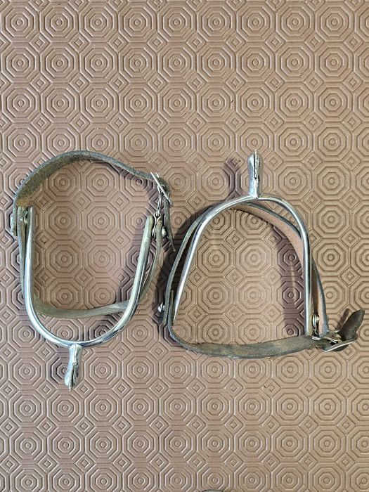 Conjunto Esporas para Montagem a Cavalo