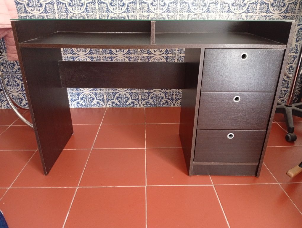 Secretária com tampo de vidro