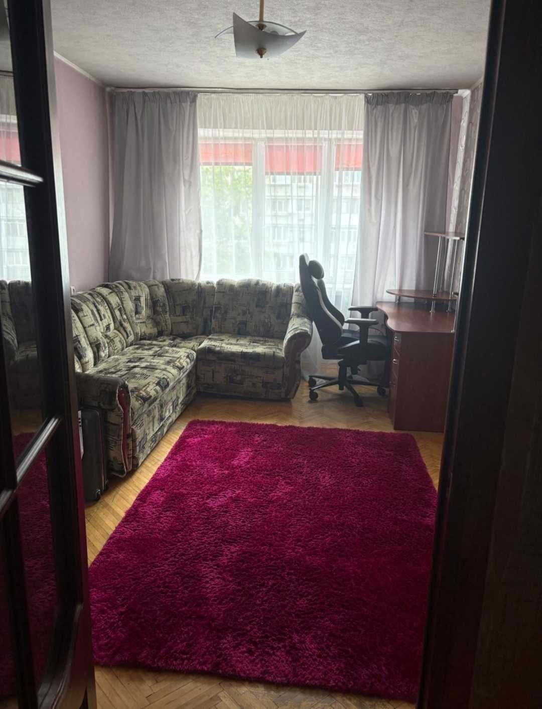 3к.квартира, Проспект Науки 24,Метро Демеевская 10 мин.пешком.61кв.м.