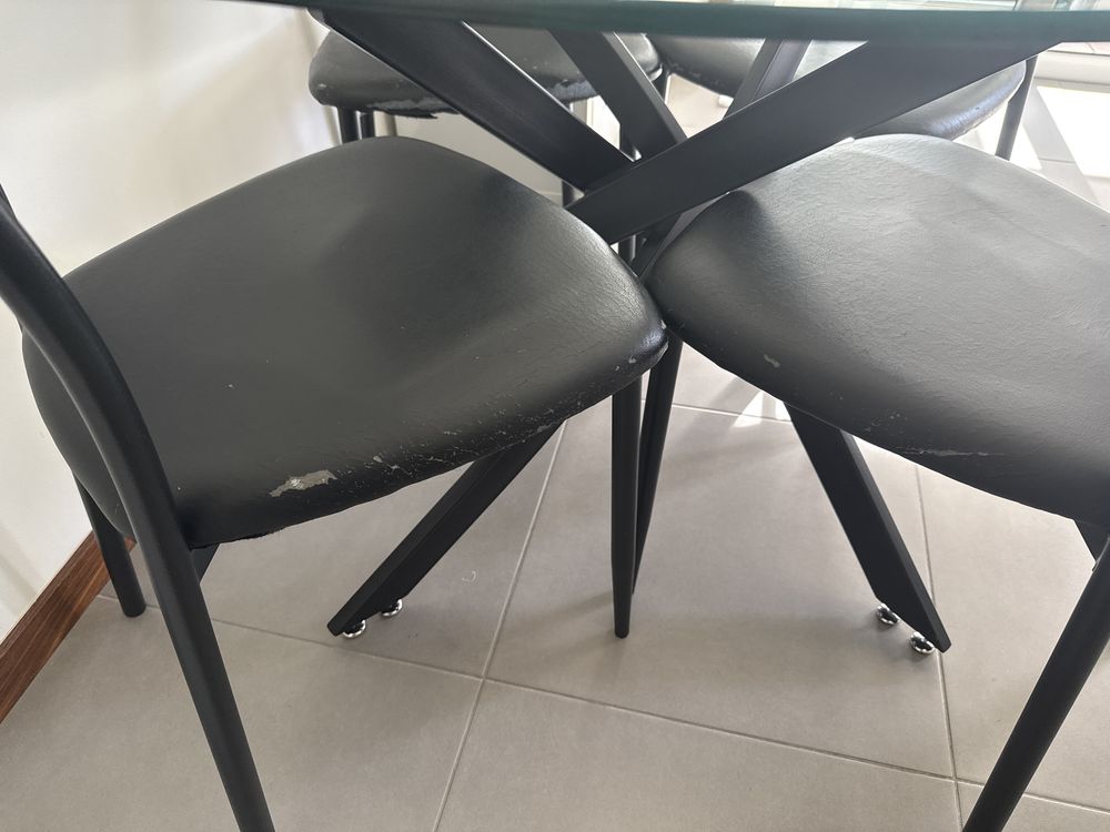 Mesa de cozinha e 4 cadeiras