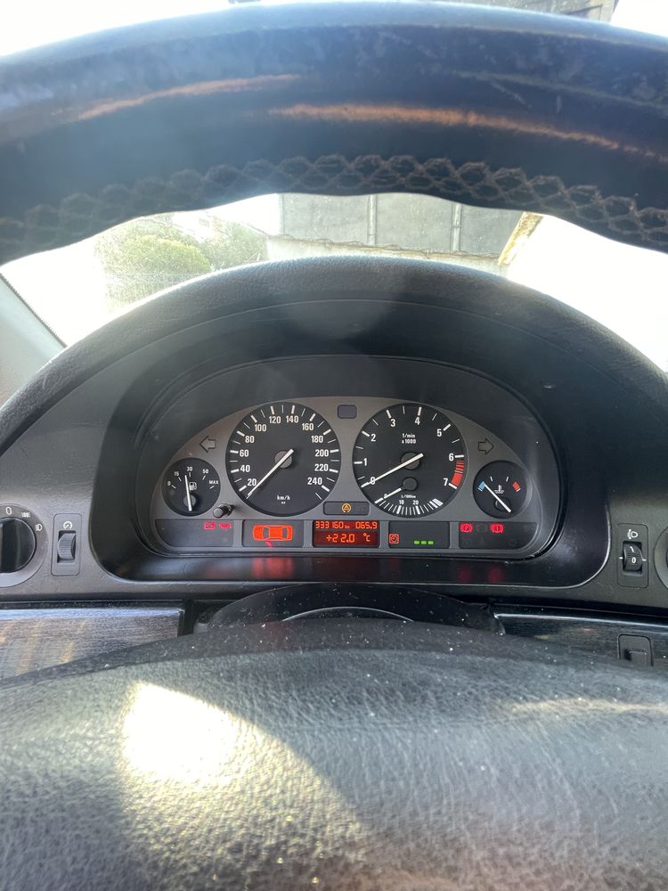 BMW 520i 150cv e39