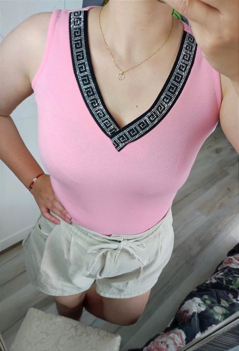 Różowa bluzeczka z cyrkoniami