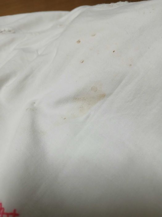 Toalha branca, com bordado e ponto aberto (+/- 2,2m por 1,9m)