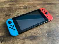 Konsola Nintendo Switch + Stacja dokująca, Etui, Pad, karta pamięci