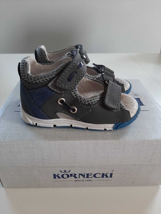 Sandałki dziecięce Kornecki.