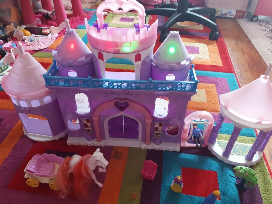 Domek zamek duży rozkładany święci i gra z elementami