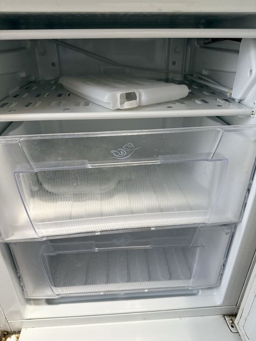 Холодильник Індезіт Б/в не працює двигун