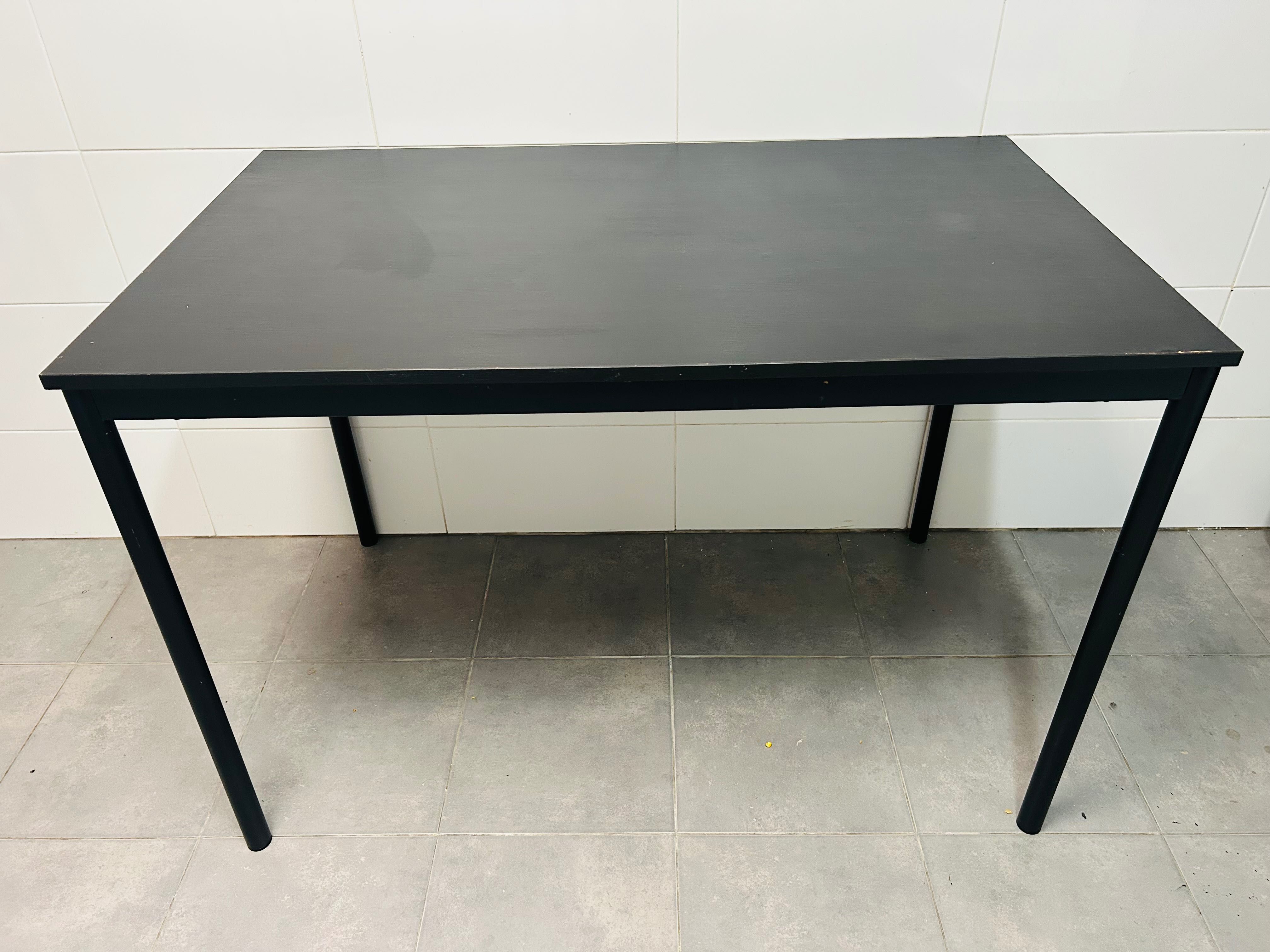 Mesa de jantar preta IKEA