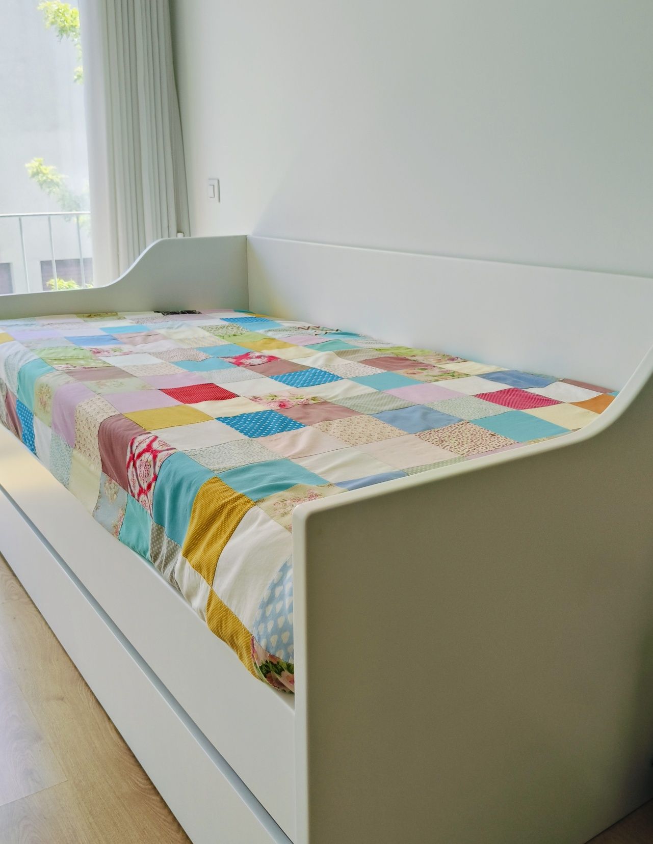 Cama dupla nova com dois colchões novos