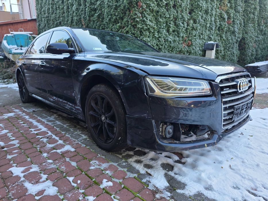 Audi A8 L D4 lift 4.0 tfsi Quattro ACC kamera 360