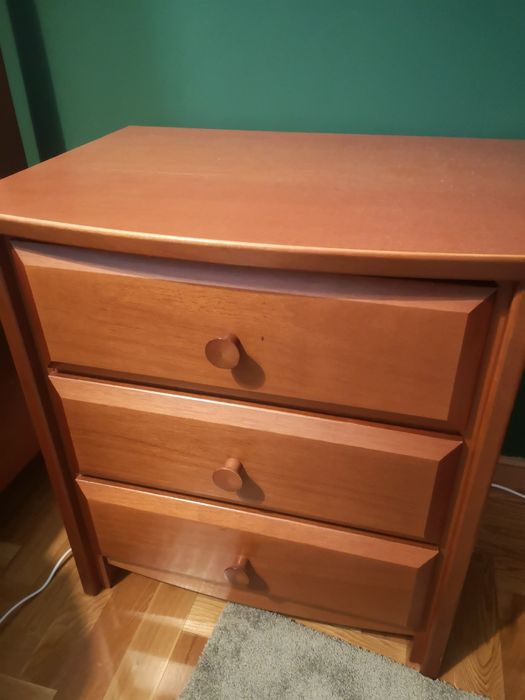 Duas mesas de cabeceira