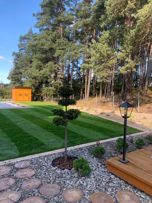 Projektowanie i zakładanie ogrodów. Ogrody kompaktowe. Trawniki.