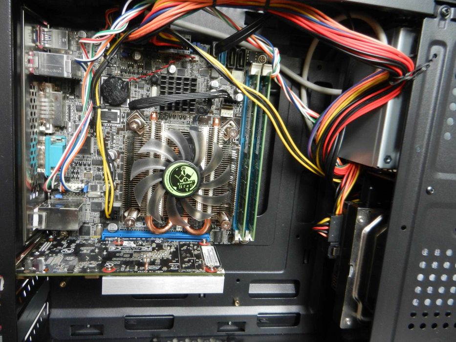 Системный блок: ASUS P9D-i, Xeon-E3-1225, 16 GB DDR3-1600, 500 GB HDD