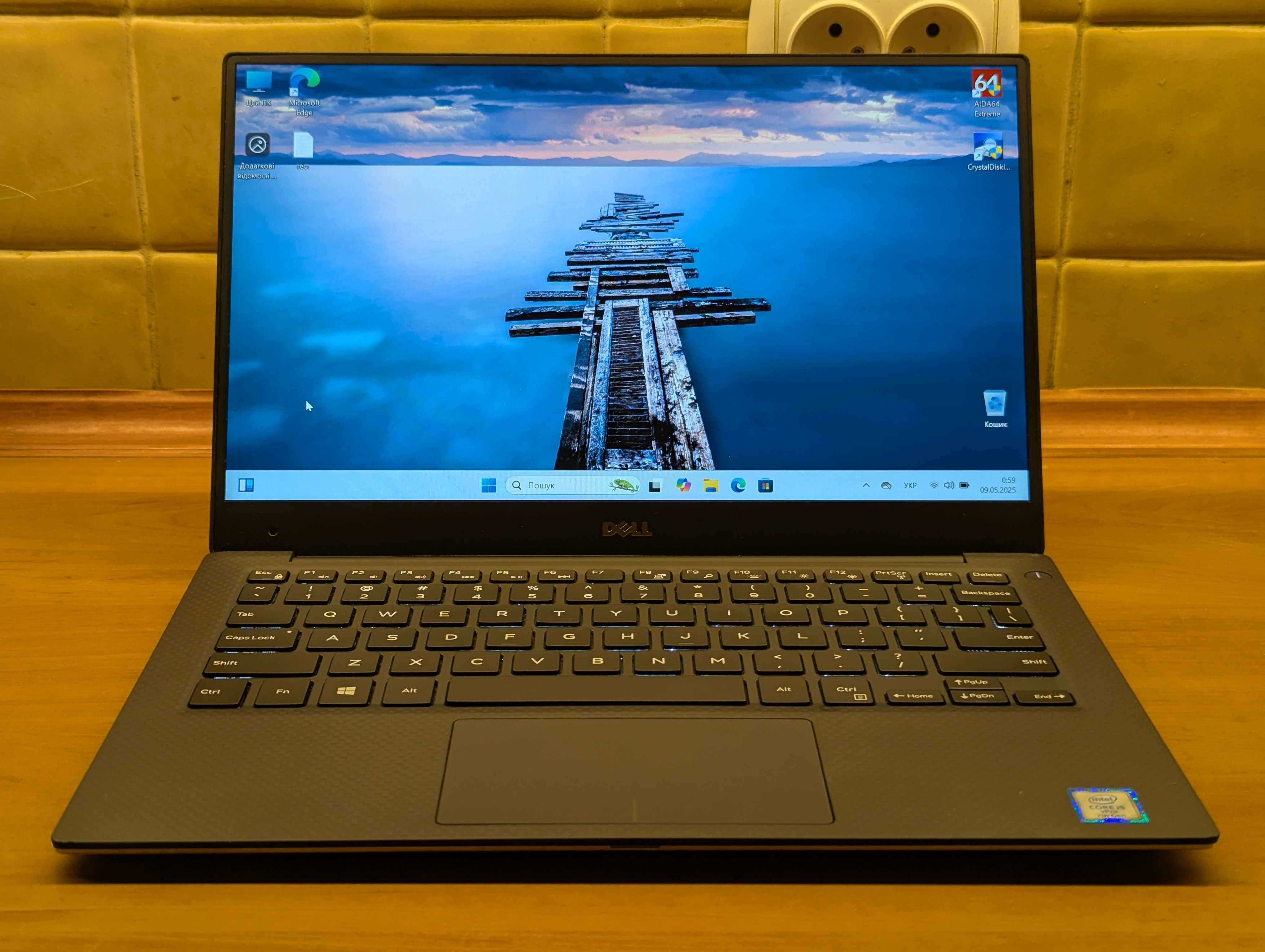 Dell XPS 13 9360, FHD IPS, i5-7300U, 8 RAM, 256 ssd m.2