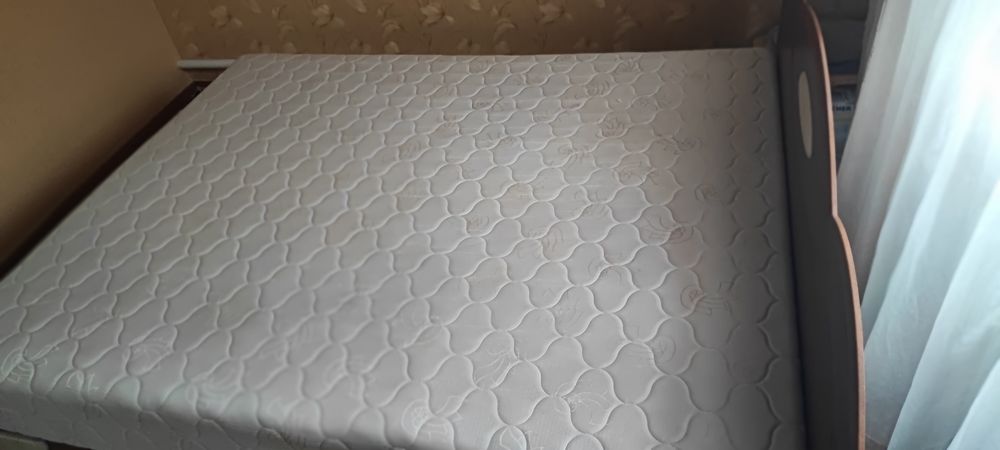 Двоспальне ліжко