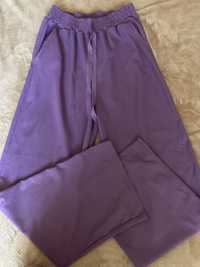 Фиолетовые широкие штаны