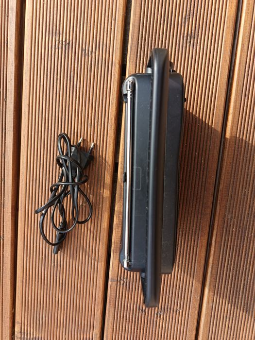 Radio sieciowo-bateryjne AM, FM Panasonic RF-2400 przenośne czarne
War