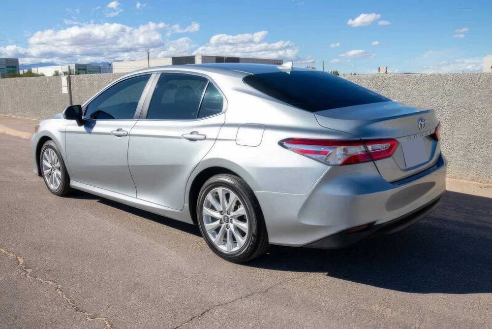 Toyota Camry LE      2020
