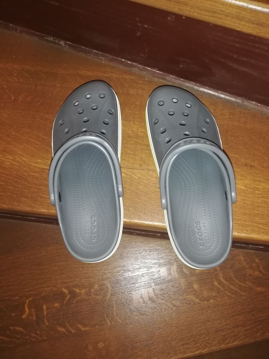 Продам удобную обувь CROCS