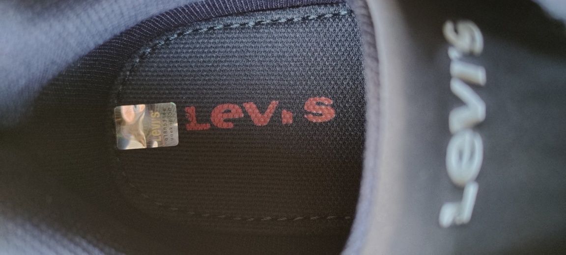 Buty chłopięce sneakersy Levi's r. 35