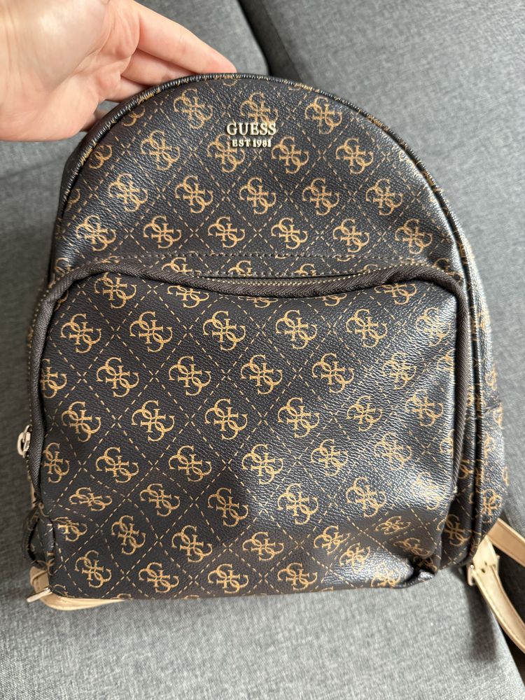 Рюкзак Guess у хорошому стані