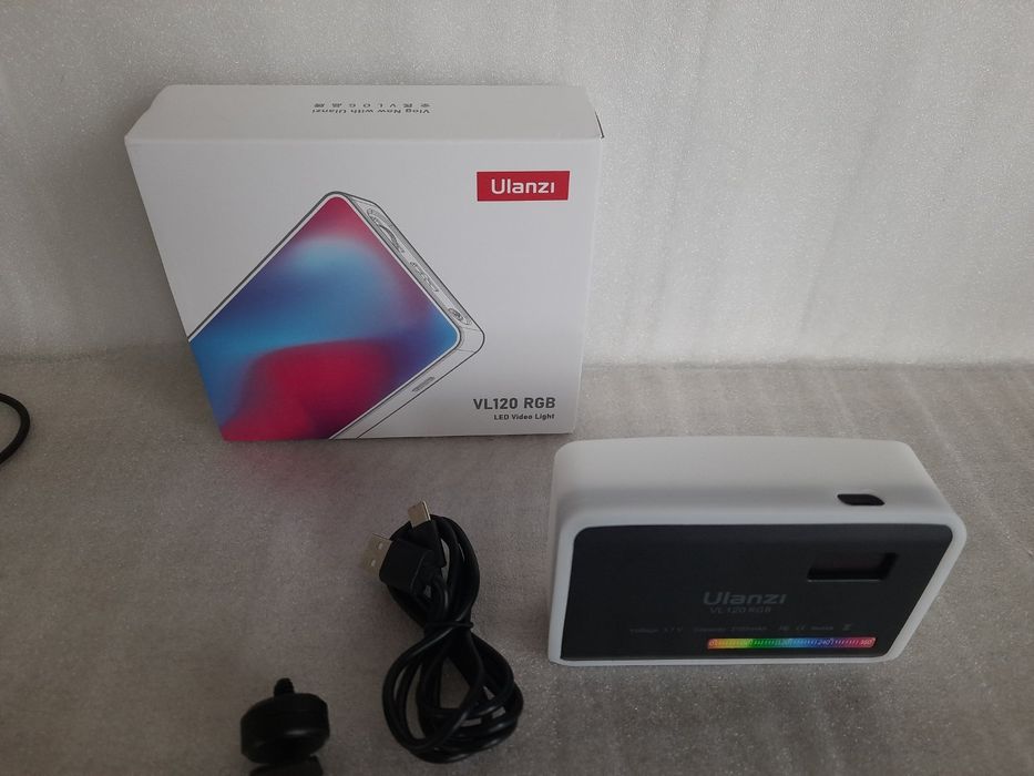 Накамерне світло з регулятором яскравості Ulanzi VL120 RGB