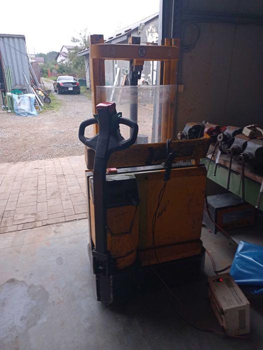 wózek magazynowy,paleciak wysokiego podnoszenia elektryczny