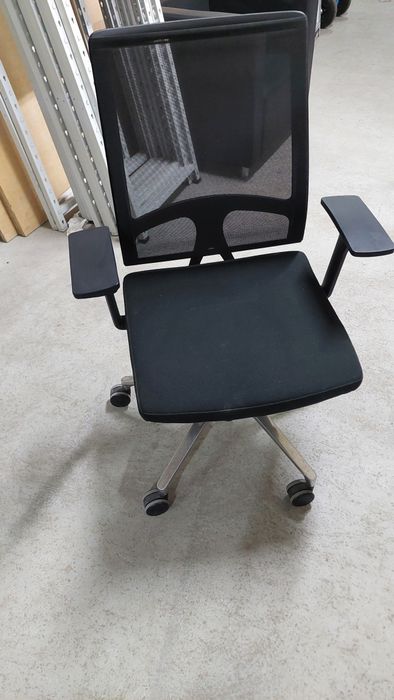 Cadeiras rodadas com braços