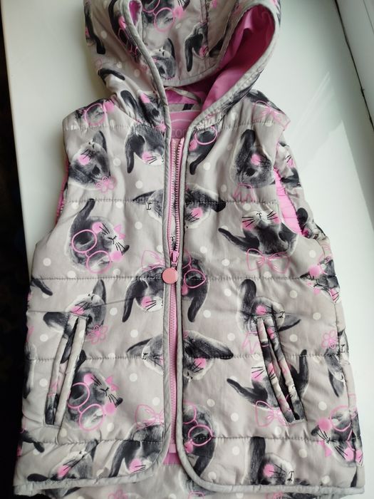 Безрукавка для дівчинки 98 р