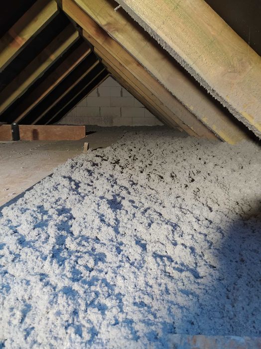 Ocieplenie celulozą Docieplanie poddasza celuloza oraz wełną