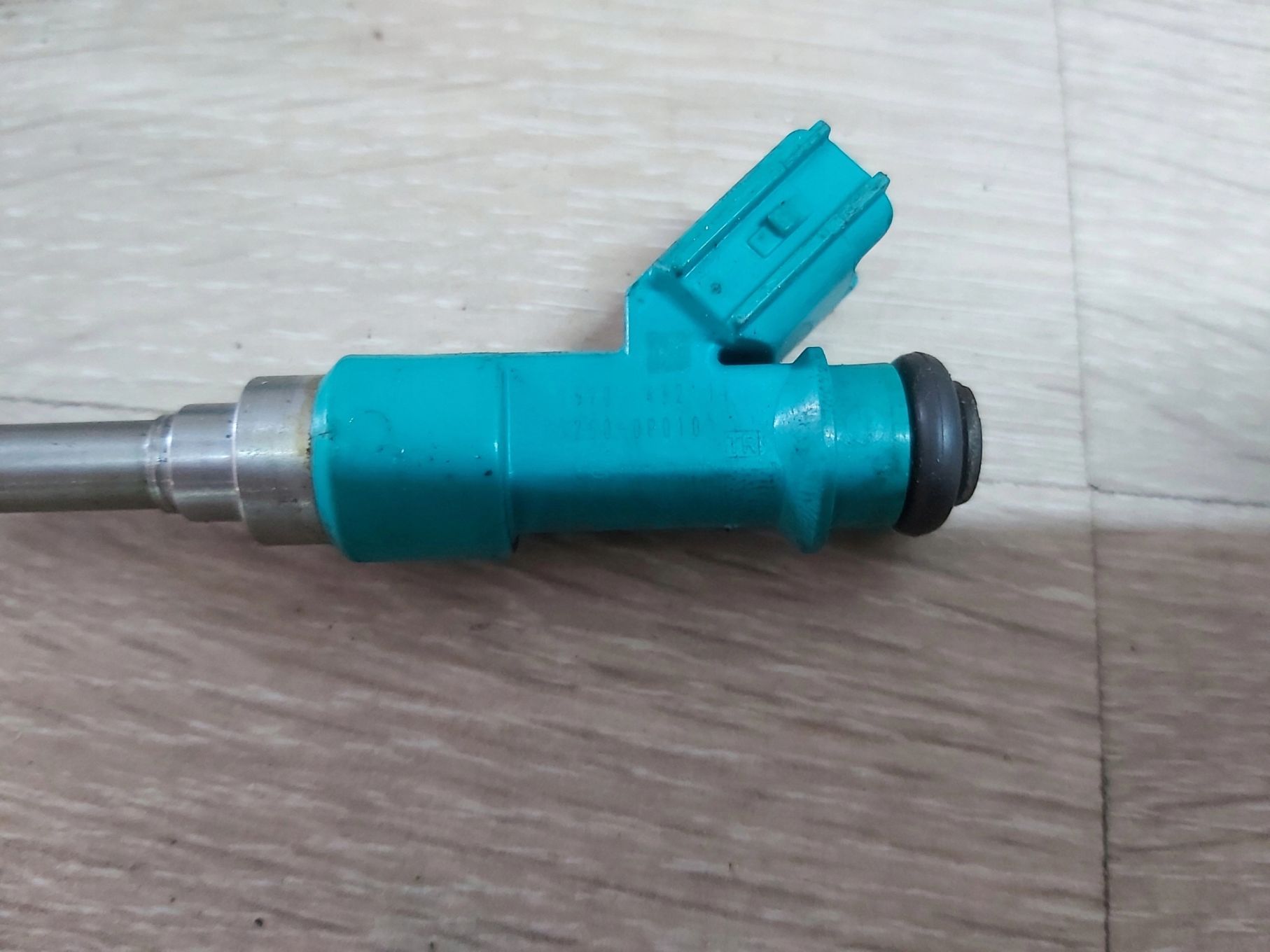 TOYOTA wtrysk paliwa 3,5 v6 Sienna Highlander Camry Lexus Rav4 23250-0P010