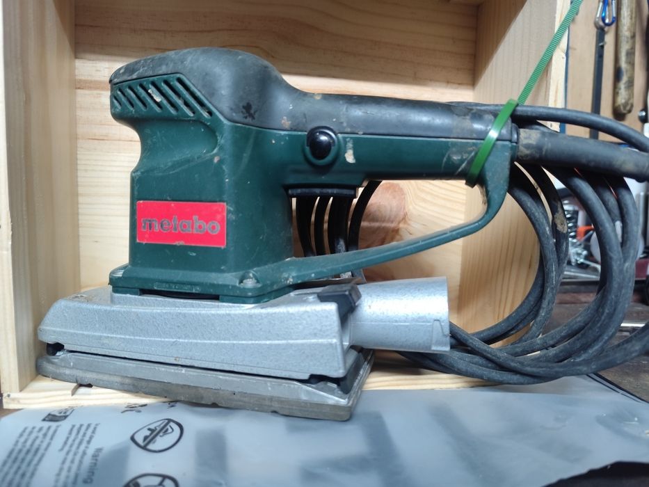 Lixadora vibratória plana Metabo e base suplente