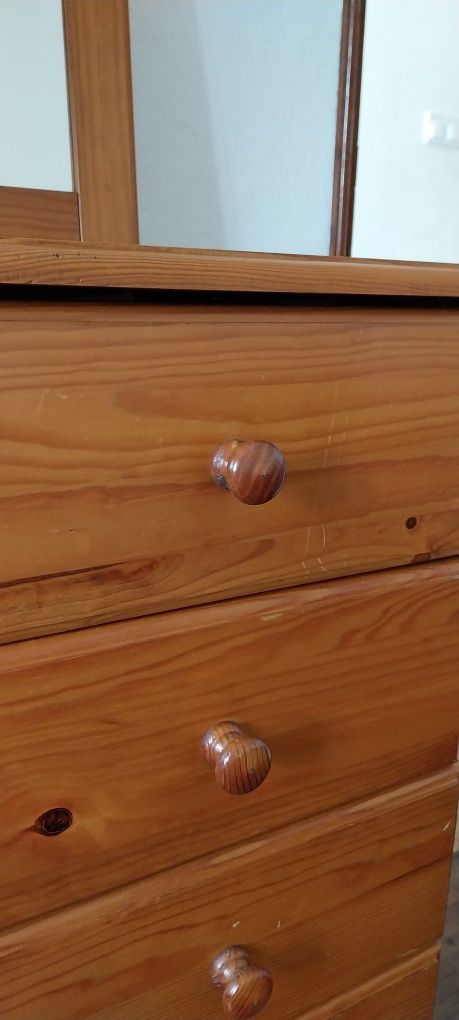 Mobília de Quarto completa em Pinho Mel