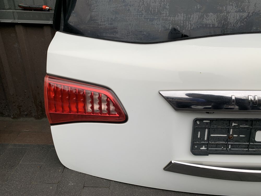 Ляда в сборе крышка багажника Infiniti QX56 QX80 кришка інфініті