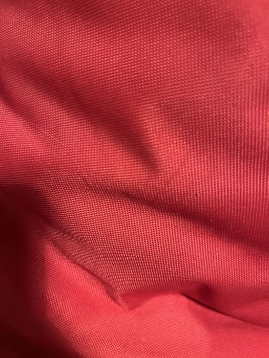 Pufe vermelho como novo