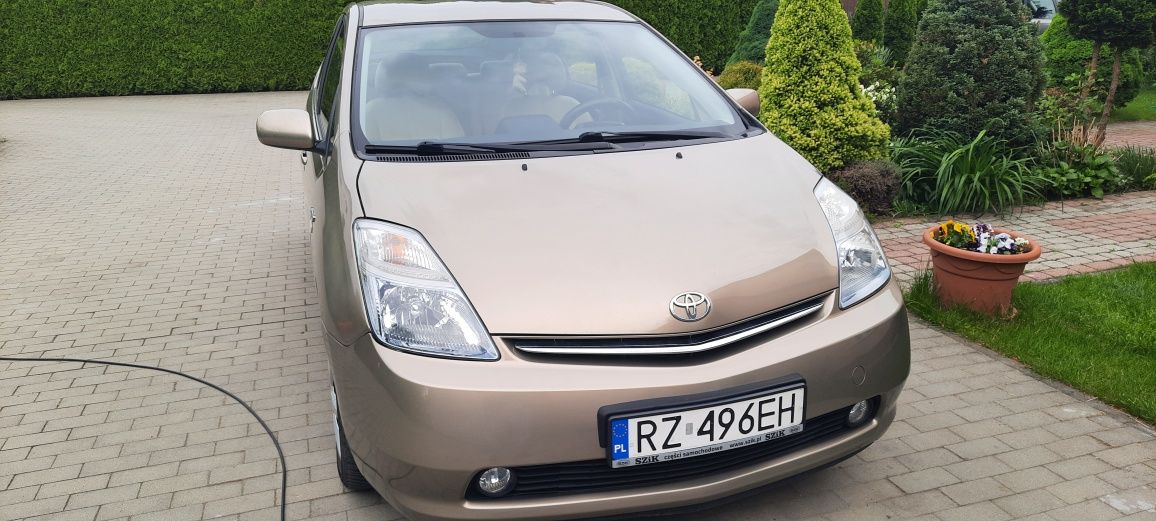 Toyota Prius Sol Skóra Niski przebieg