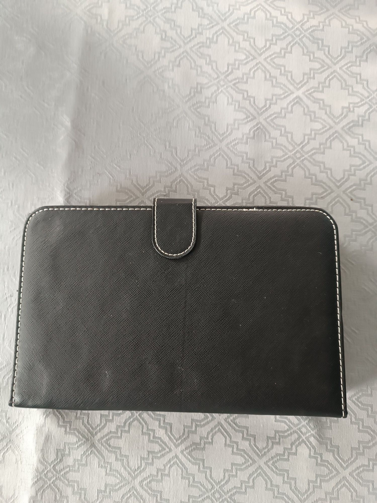 Etui na tablet 7" z klawiaturą i kablem usb