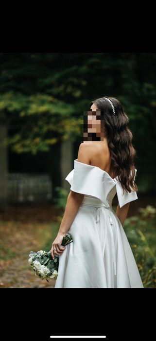 Сукня весільна міді