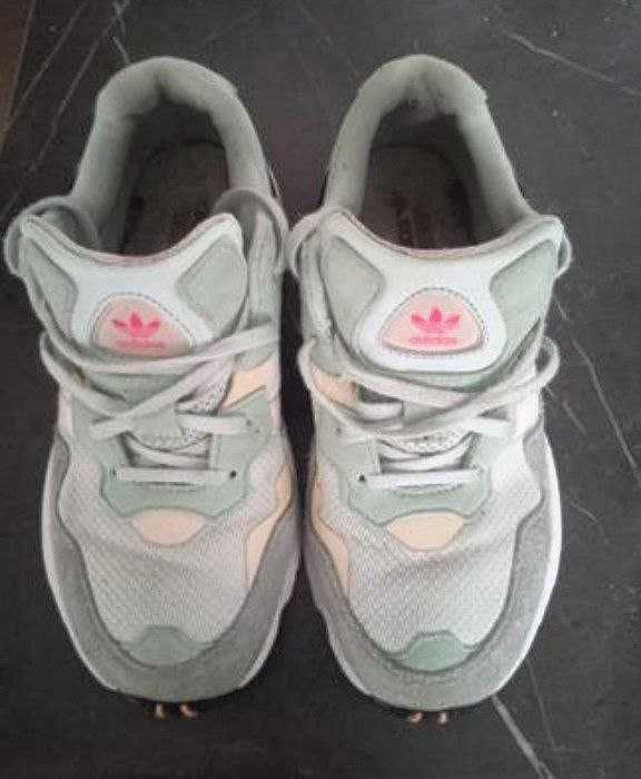 Жіночі кросівки adidas оригінальні в ідеальному стані, весна, осінь.