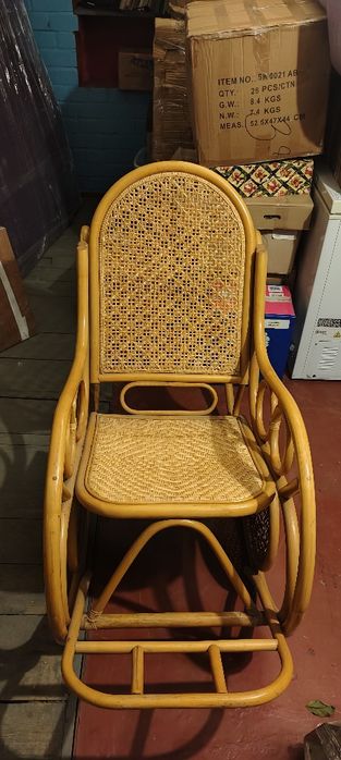 Кресло качалка деревянное