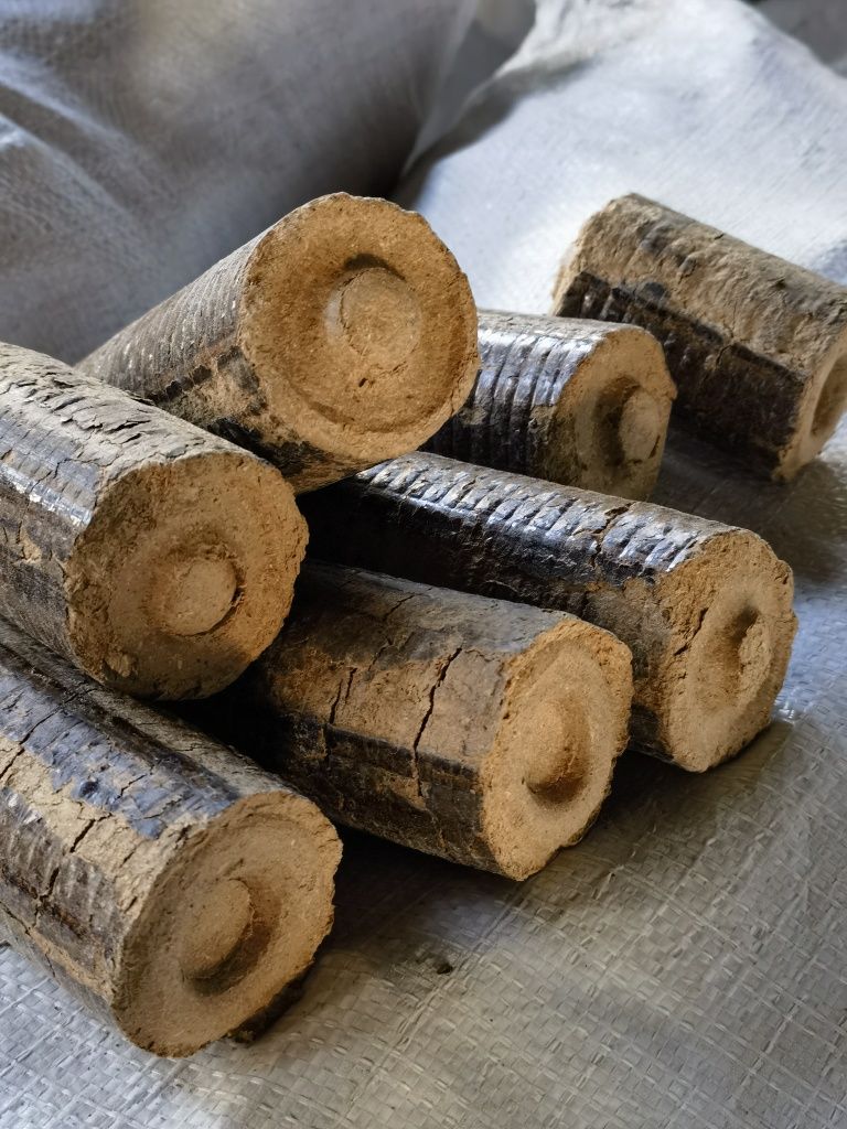 Продаём БРИКЕТУ из лузги ПОДСОЛНЕЧНИКА, а также ДУБОВУЮ.