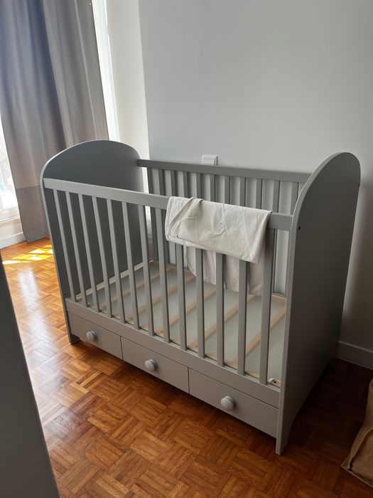 Berço cinzento gavetas como novo