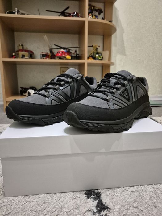 Кросівки Guess, нові, 2025