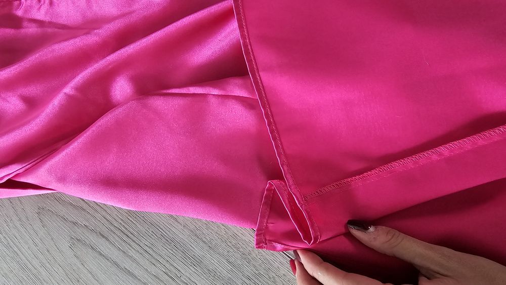 Атласна рожева сукня розмір М