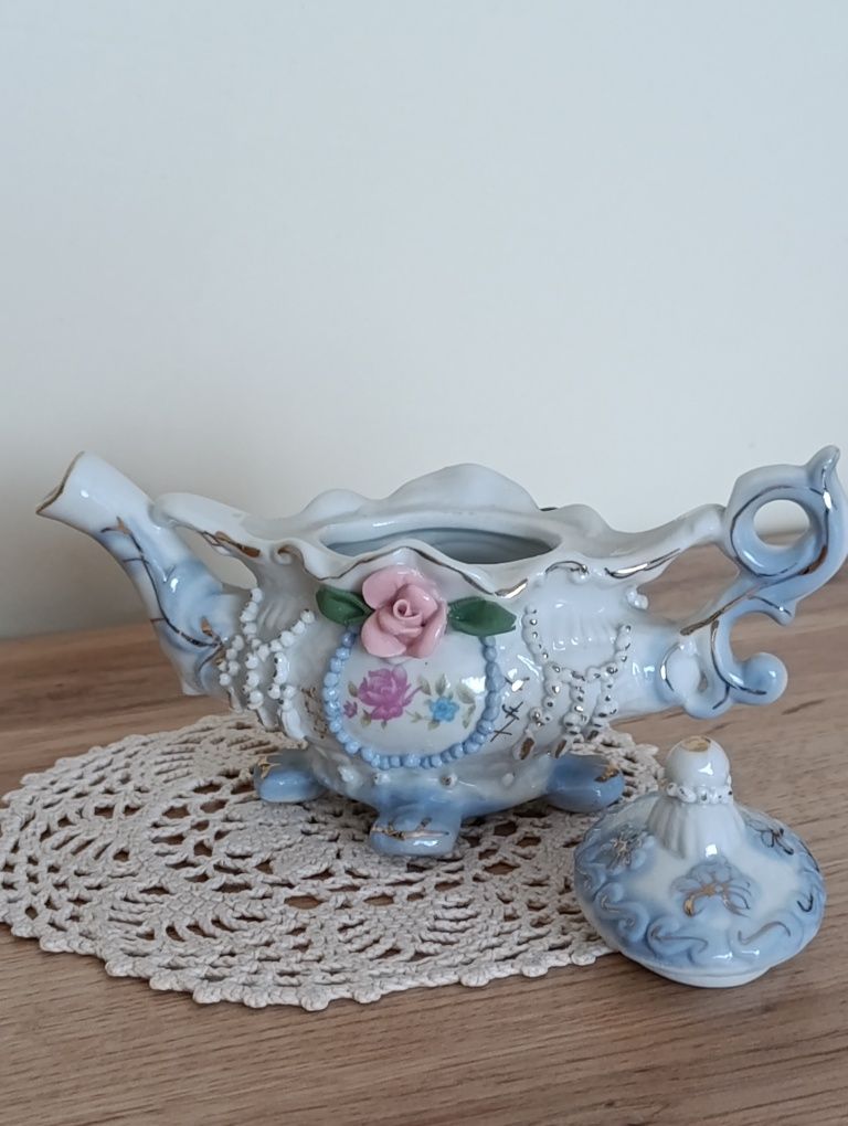 Czajniczek, dzbanuszek porcelanowy